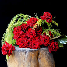 Load image into Gallery viewer, Valentine's day Roses