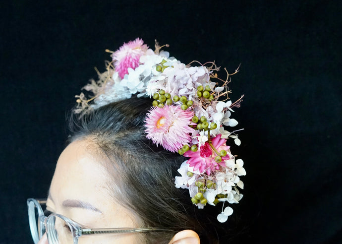 Dried flowers fascinator with sparkling wine
