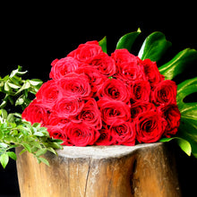 Load image into Gallery viewer, Classic red  Roses
